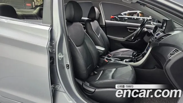 Hyundai AVANTE 2015 — фото 16