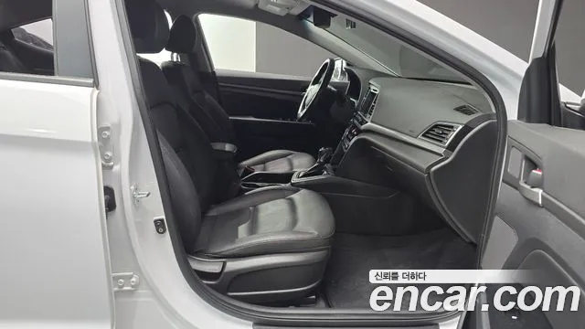 Hyundai AVANTE 2018 — фото 11