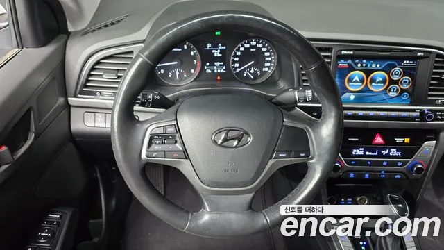 Hyundai AVANTE 2018 — фото 13
