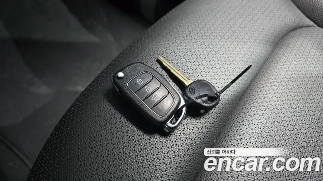 Hyundai AVANTE 2018 — фото 18