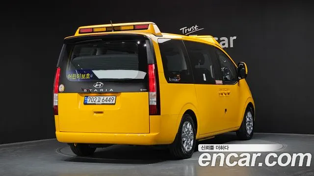 Hyundai Staria 2022 — фото 2