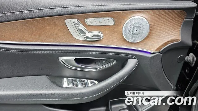 Mercedes-Benz E-Class 2019 — фото 18