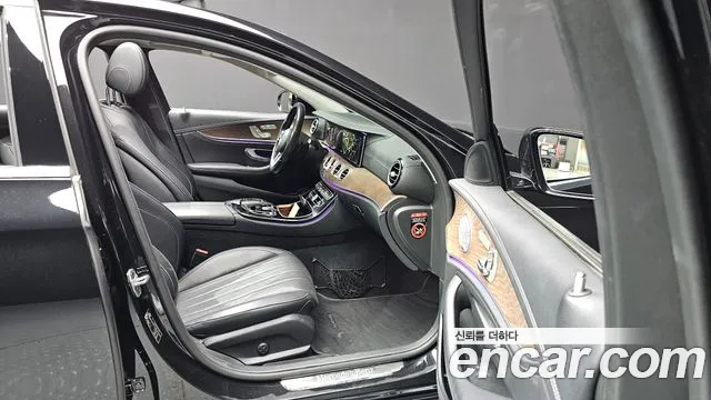 Mercedes-Benz E-Class 2019 — фото 19