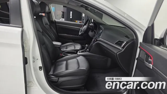 Hyundai AVANTE 2016 — фото 17