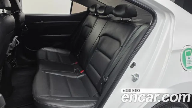 Hyundai AVANTE 2016 — фото 18