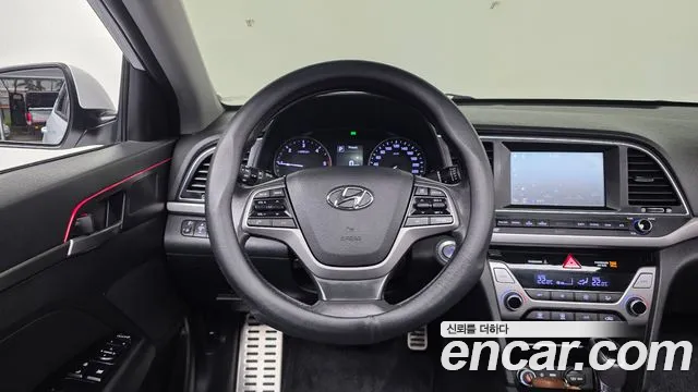 Hyundai AVANTE 2016 — фото 19