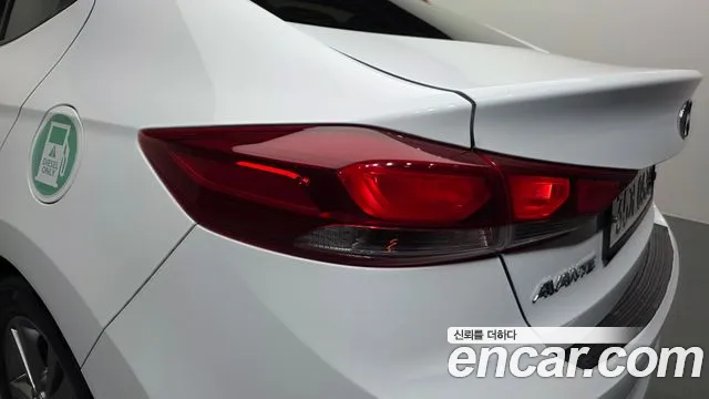 Hyundai AVANTE 2016 — фото 9