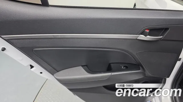 Hyundai AVANTE 2016 — фото 15