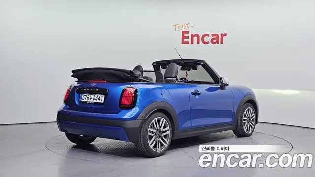 Mini Cooper Convertible 2025 — фото 2