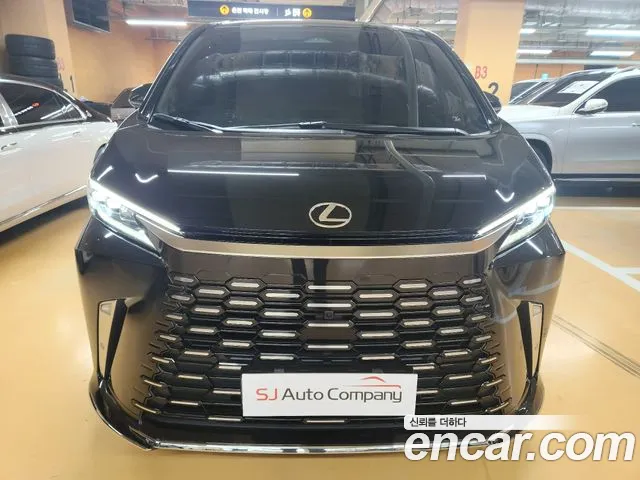 Lexus LM 2025 — фото 1