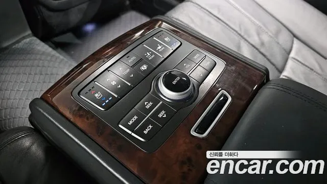 Hyundai Equus 2012 — фото 19