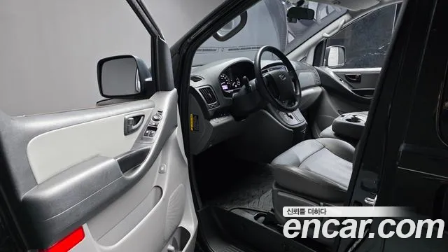 Hyundai Starex 2019 — фото 10