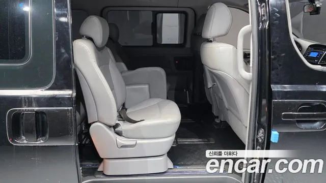 Hyundai Starex 2019 — фото 12