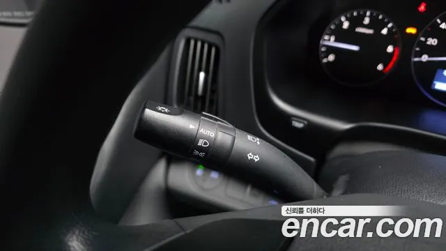 Hyundai Starex 2019 — фото 16