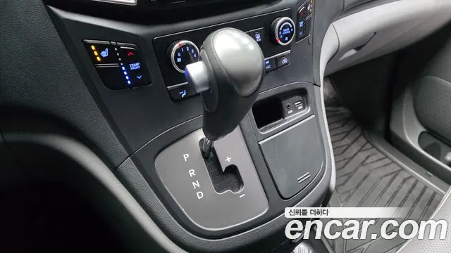 Hyundai Starex 2019 — фото 9