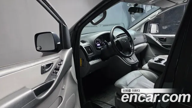 Hyundai Starex 2019 — фото 10