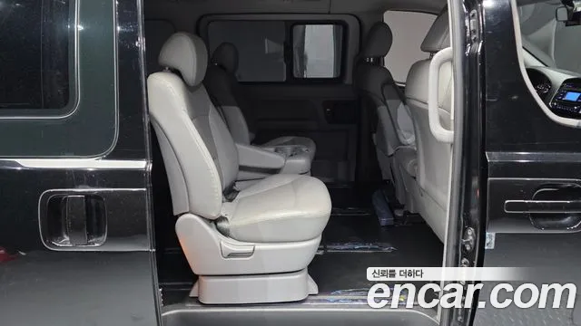 Hyundai Starex 2019 — фото 12