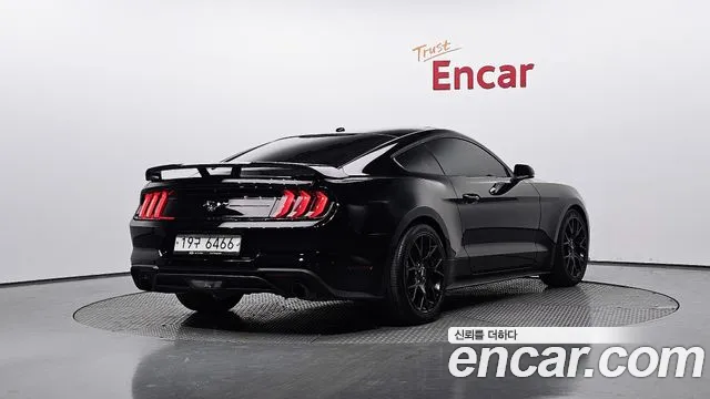 Ford Mustang 2018 — фото 1