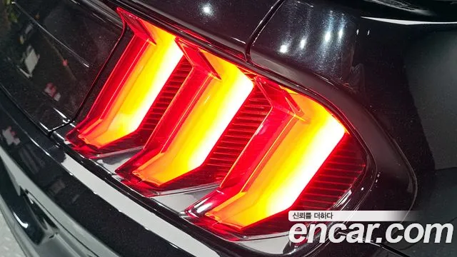 Ford Mustang 2018 — фото 8