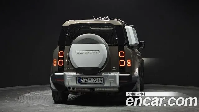 Land Rover Defender 2023 — фото 4