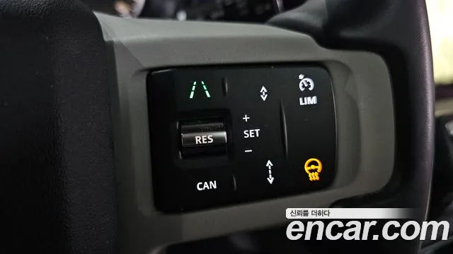 Land Rover Defender 2023 — фото 17