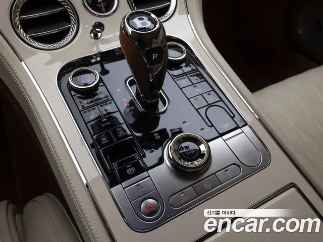 Bentley Continental 2026 — фото 15
