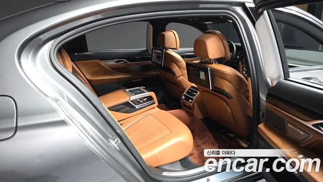 BMW 7-Series 2018 — фото 12