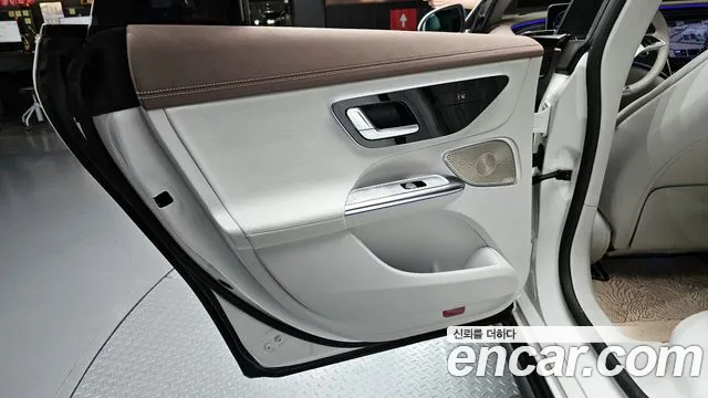 Mercedes-Benz EQE 2023 — фото 15