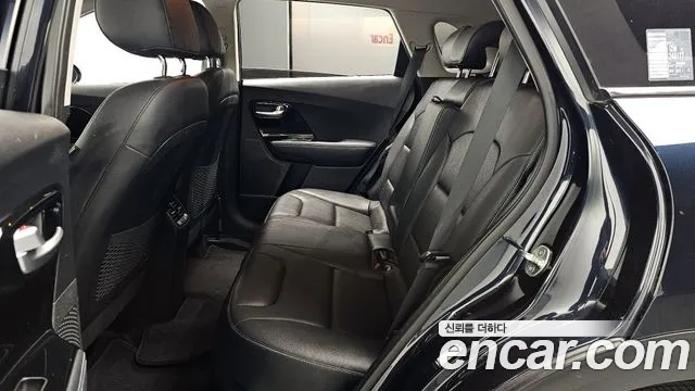 Kia Niro 2018 — фото 12
