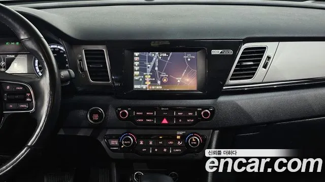 Kia Niro 2018 — фото 15