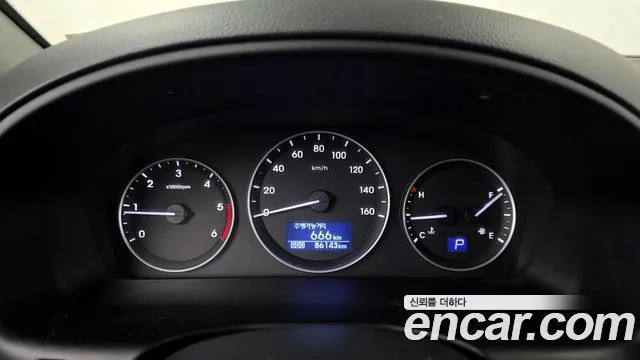 Hyundai Starex 2021 — фото 11
