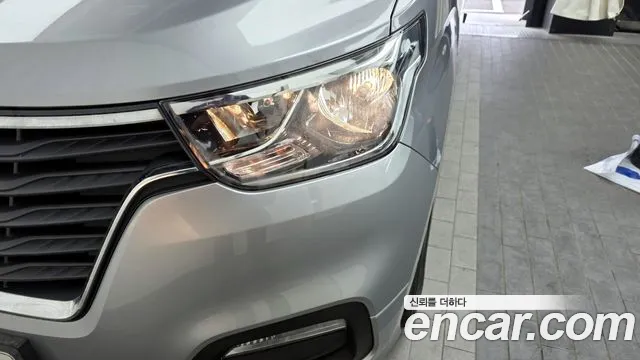 Hyundai Starex 2021 — фото 8
