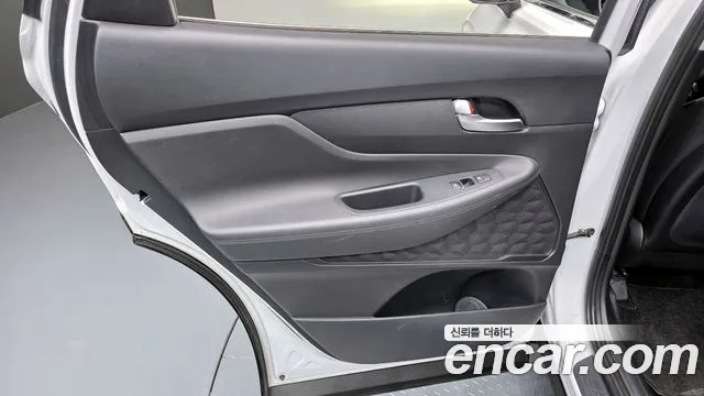 Hyundai Santafe 2023 — фото 15