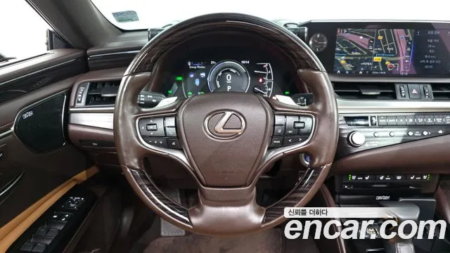 Lexus ES 2021 — фото 12