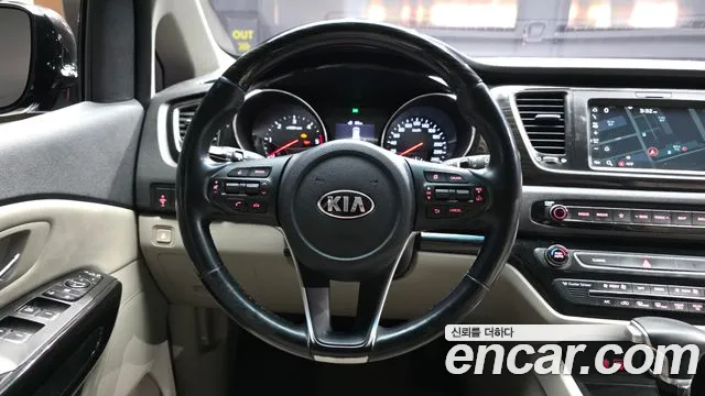 Kia Canival 2020 — фото 13