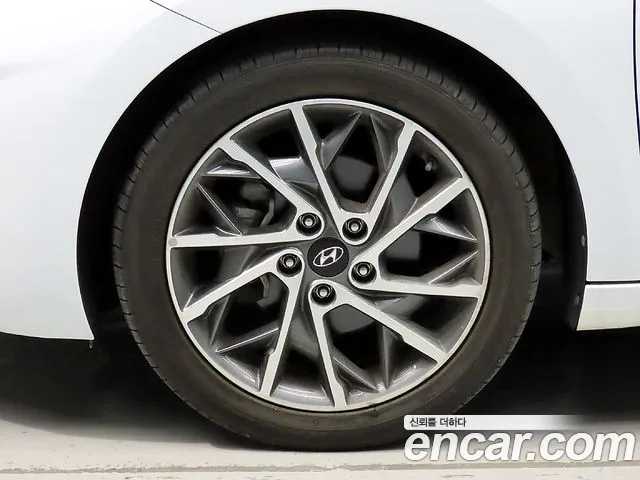 Hyundai AVANTE 2020 — фото 20