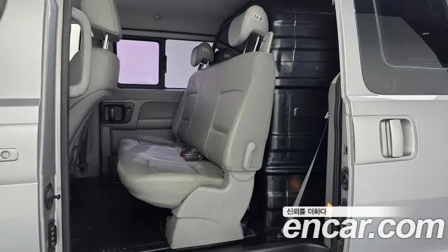 Hyundai Starex 2016 — фото 11