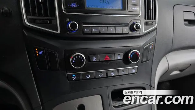 Hyundai Starex 2016 — фото 15