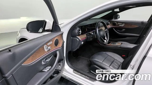 Mercedes-Benz E-Class 2021 — фото 13