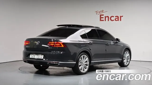 Volkswagen Passat 2018 — фото 2
