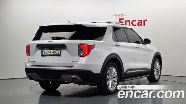 Ford Explorer 2021 — фото 2