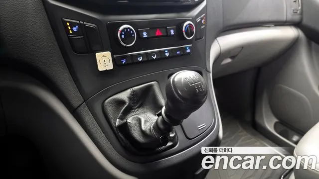 Hyundai Starex 2017 — фото 12