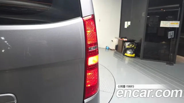Hyundai Starex 2017 — фото 9