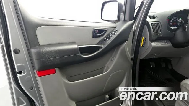 Hyundai Starex 2017 — фото 14