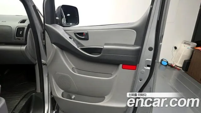 Hyundai Starex 2017 — фото 15