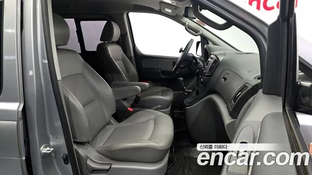 Hyundai Starex 2017 — фото 16