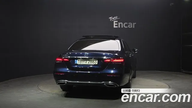 Mercedes-Benz E-Class 2022 — фото 4