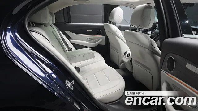 Mercedes-Benz E-Class 2022 — фото 18