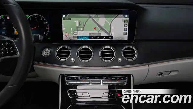 Mercedes-Benz E-Class 2022 — фото 20