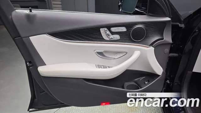Mercedes-Benz E-Class 2022 — фото 14
